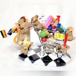 Charming Tails 89/322 "Born To Shop"